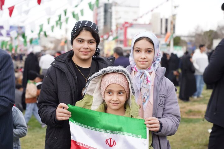 تصاویر/راهپیمایی حماسی مردم خرم آباد در یوم الله ۲۲ بهمن