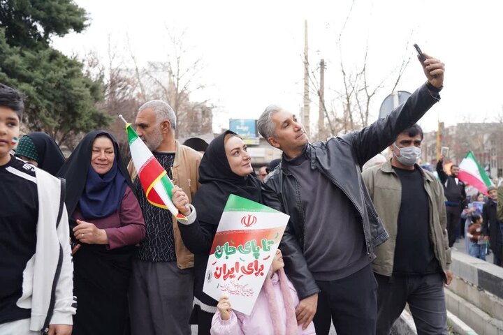 تصاویر/راهپیمایی حماسی مردم خرم آباد در یوم الله ۲۲ بهمن