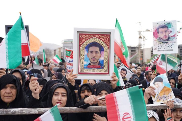 تصاویر/راهپیمایی حماسی مردم خرم آباد در یوم الله ۲۲ بهمن