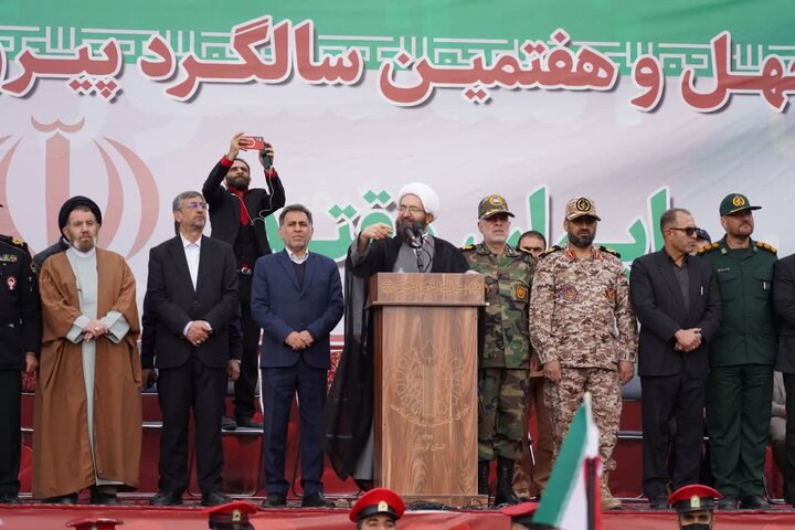 تصاویر/راهپیمایی حماسی مردم خرم آباد در یوم الله ۲۲ بهمن