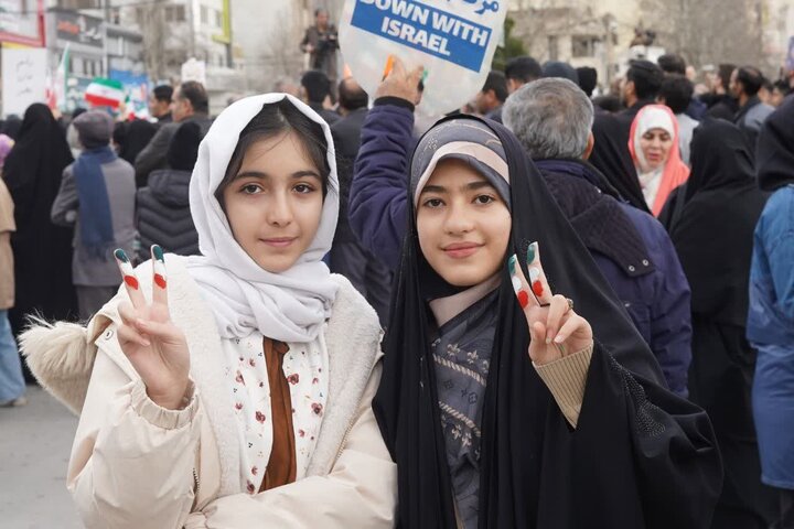 تصاویر/راهپیمایی حماسی مردم خرم آباد در یوم الله ۲۲ بهمن