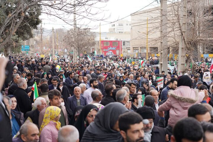 تصاویر/راهپیمایی حماسی مردم خرم آباد در یوم الله ۲۲ بهمن