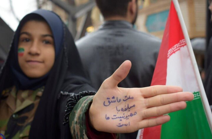 تصاویر/ حضور مردم سنندج در یوم الله 22 بهمن (بخش دوم)