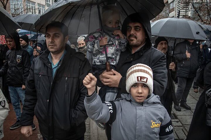 تصاویر/ حضور مردم سنندج در یوم الله 22 بهمن (بخش دوم)