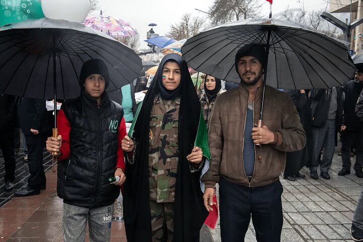 تصاویر/ حضور مردم سنندج در یوم الله 22 بهمن (بخش دوم)