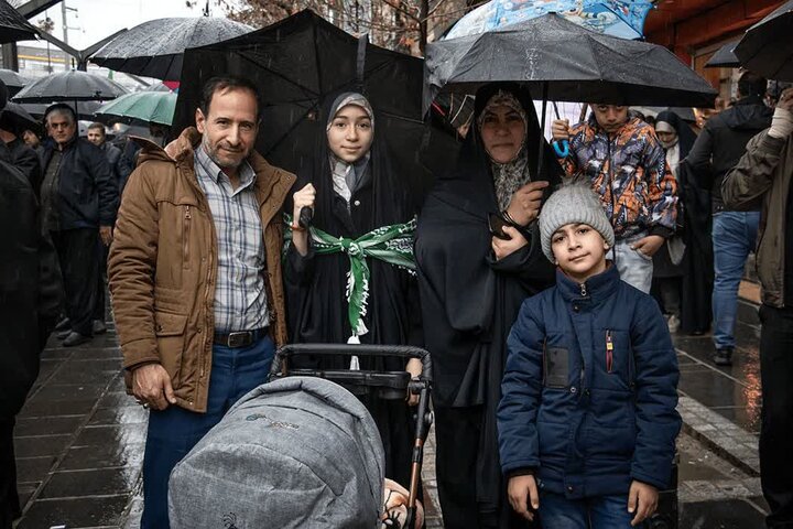 تصاویر/ حضور مردم سنندج در یوم الله 22 بهمن (بخش دوم)