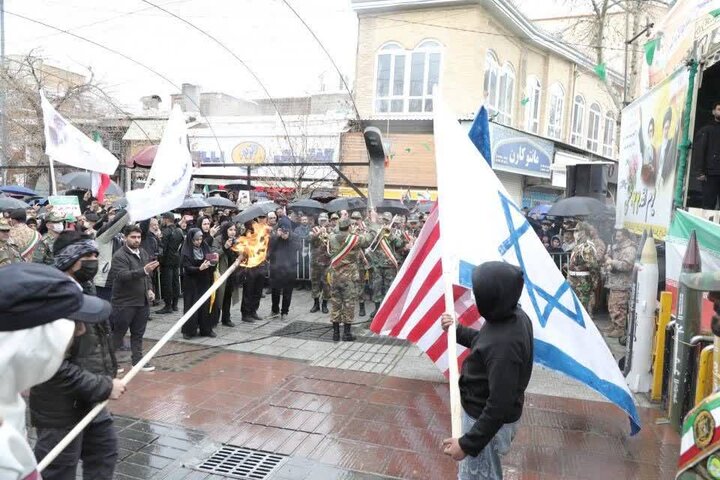 تصاویر/ حضور مردم سنندج در یوم الله 22 بهمن (بخش دوم)