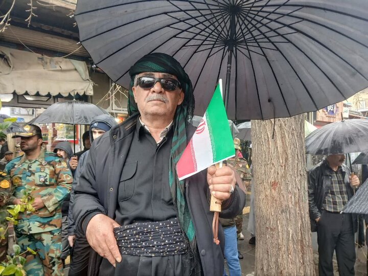 تصاویر/ حضور مردم سنندج در یوم الله 22 بهمن (بخش دوم)