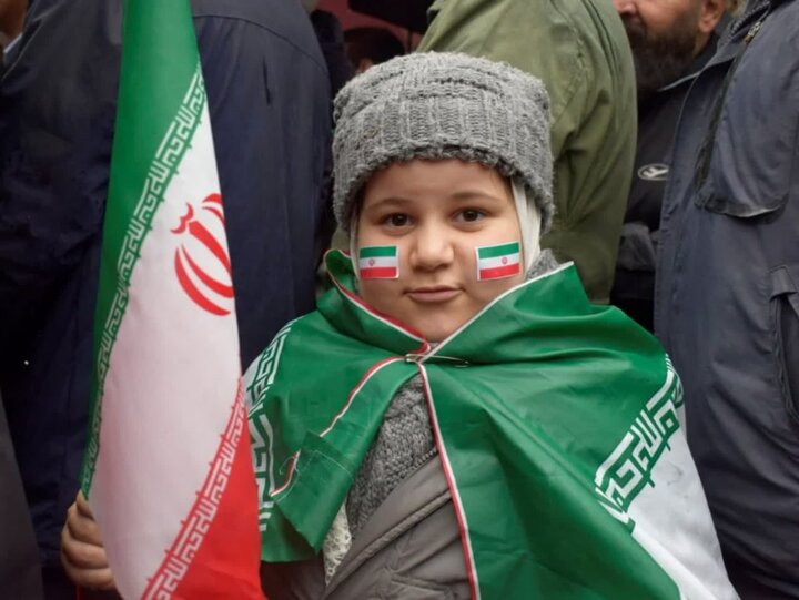 تصاویر/ حضور مردم سنندج در یوم الله 22 بهمن (بخش دوم)