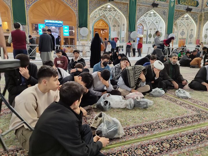 تصاویر/مناجات خوانی و مدیحه سرایی کاروان زیارتی حوزه علمیه کردستان در جوار حرم مولا علی (ع)