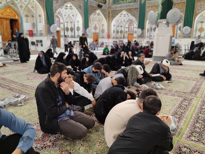 تصاویر/مناجات خوانی و مدیحه سرایی کاروان زیارتی حوزه علمیه کردستان در جوار حرم مولا علی (ع)