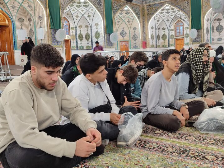 تصاویر/مناجات خوانی و مدیحه سرایی کاروان زیارتی حوزه علمیه کردستان در جوار حرم مولا علی (ع)