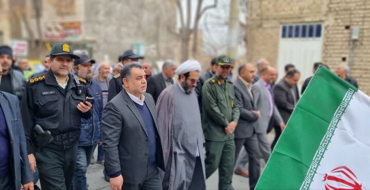 تصاویر/حضور حماسی مردم ولایت مدار شهر نیاسر در راهپیمایی ۲۲ بهمن