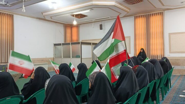 تصاویر/ جشن سالگرد پیروزی انقلاب در مدرسه علمیه حضرت زینب(س) کرمان