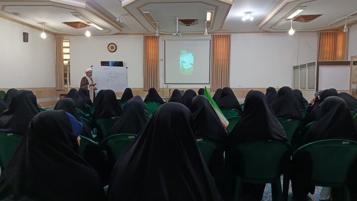 تصاویر/ جشن سالگرد پیروزی انقلاب در مدرسه علمیه حضرت زینب(س) کرمان