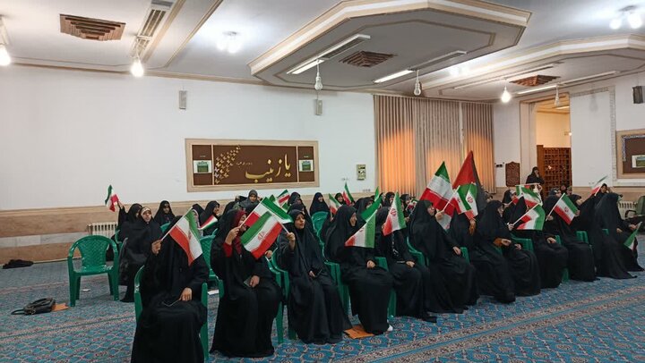 تصاویر/ جشن سالگرد پیروزی انقلاب در مدرسه علمیه حضرت زینب(س) کرمان