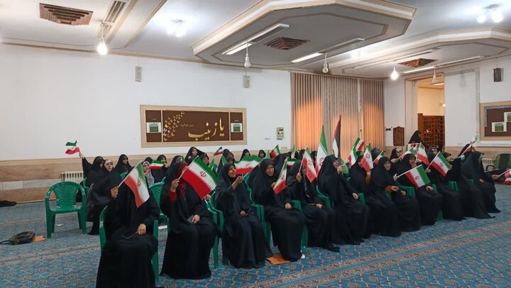 تصاویر/ جشن سالگرد پیروزی انقلاب در مدرسه علمیه حضرت زینب(س) کرمان