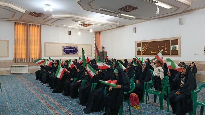 تصاویر/ جشن سالگرد پیروزی انقلاب در مدرسه علمیه حضرت زینب(س) کرمان