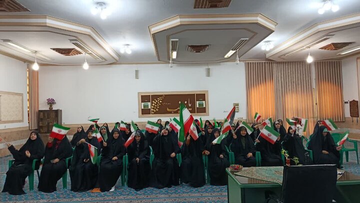 تصاویر/ جشن سالگرد پیروزی انقلاب در مدرسه علمیه حضرت زینب(س) کرمان