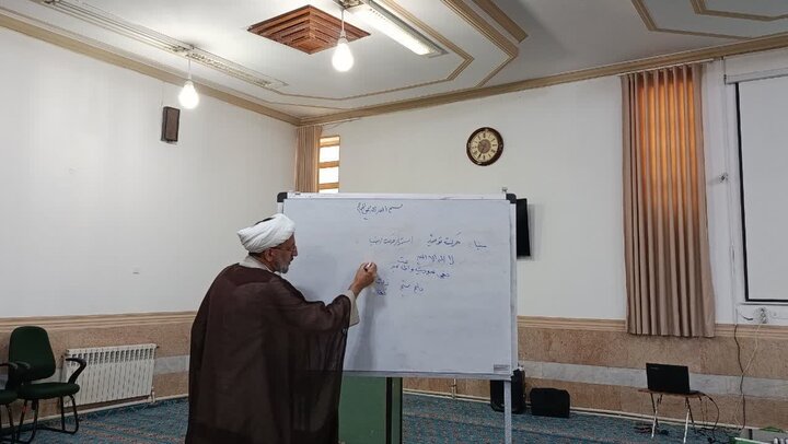 تصاویر/ جشن سالگرد پیروزی انقلاب در مدرسه علمیه حضرت زینب(س) کرمان