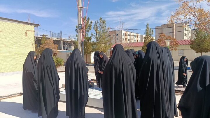 تصاویر/ جشن سالگرد پیروزی انقلاب در مدرسه علمیه حضرت زینب(س) کرمان