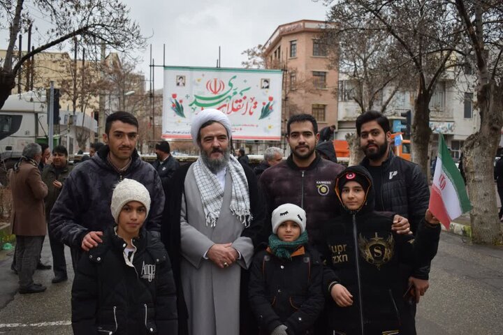 تصاویر/ حضور پرشور مردم بیجار در راهپیمایی 22 بهمن