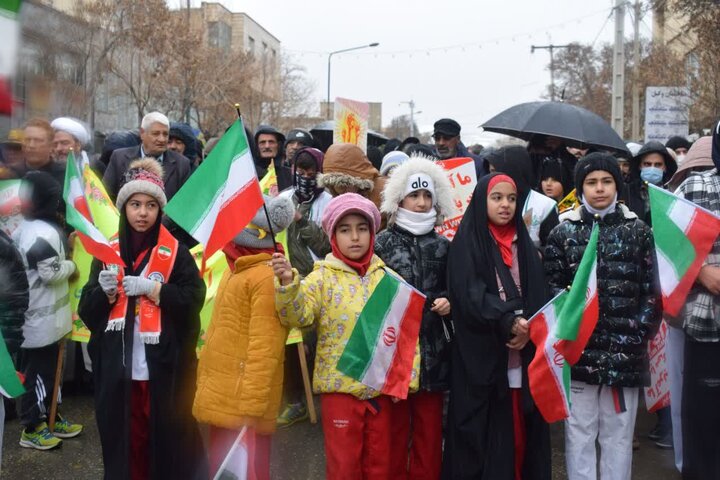 تصاویر/ حضور پرشور مردم بیجار در راهپیمایی 22 بهمن