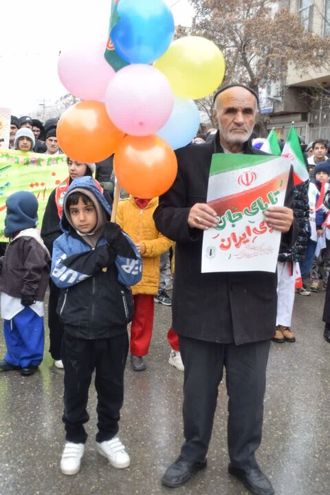 تصاویر/ حضور پرشور مردم بیجار در راهپیمایی 22 بهمن