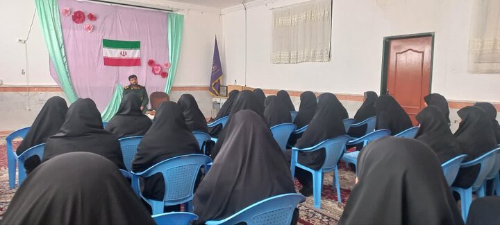 تصاویر/ نشست سیاسی بصیرتی در مدرسه‌ علمیه‌ فاطمه‌ الزهرا‌(س) کشکوئیه