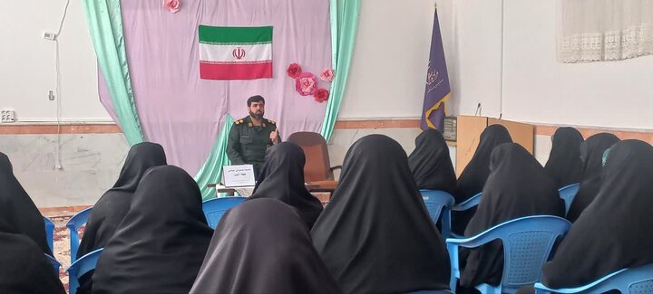 تصاویر/ نشست سیاسی بصیرتی در مدرسه‌ علمیه‌ فاطمه‌ الزهرا‌(س) کشکوئیه