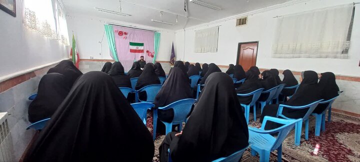 تصاویر/ نشست سیاسی بصیرتی در مدرسه‌ علمیه‌ فاطمه‌ الزهرا‌(س) کشکوئیه