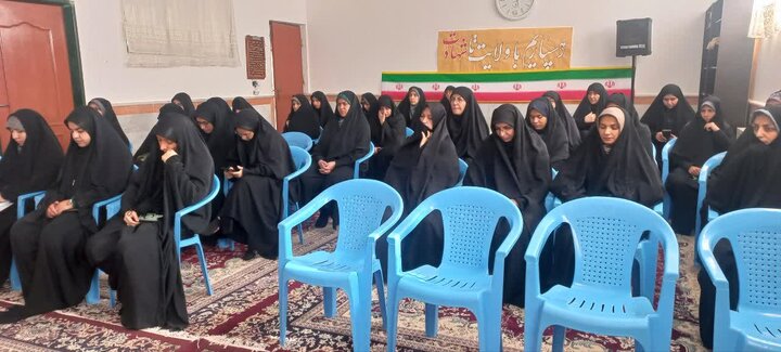 تصاویر/ نشست سیاسی بصیرتی در مدرسه‌ علمیه‌ فاطمه‌ الزهرا‌(س) کشکوئیه