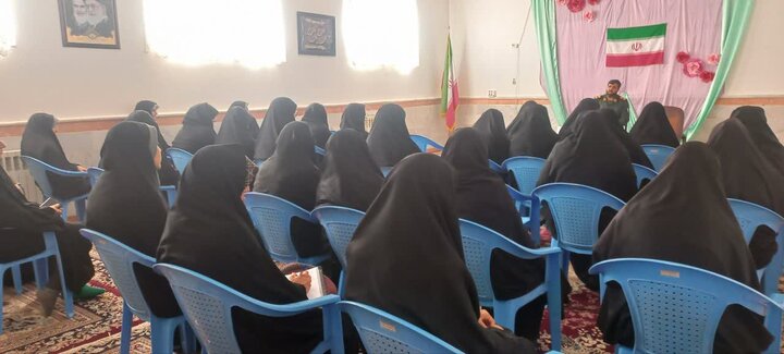تصاویر/ نشست سیاسی بصیرتی در مدرسه‌ علمیه‌ فاطمه‌ الزهرا‌(س) کشکوئیه