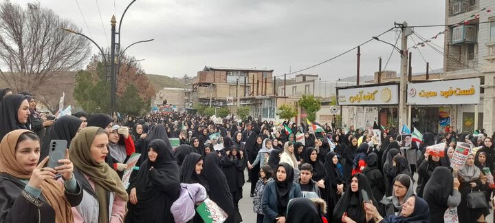 تصاویر/ راهپیمایی مردم دره شهر در بیست و دوم بهمن ۱۴۰۴
