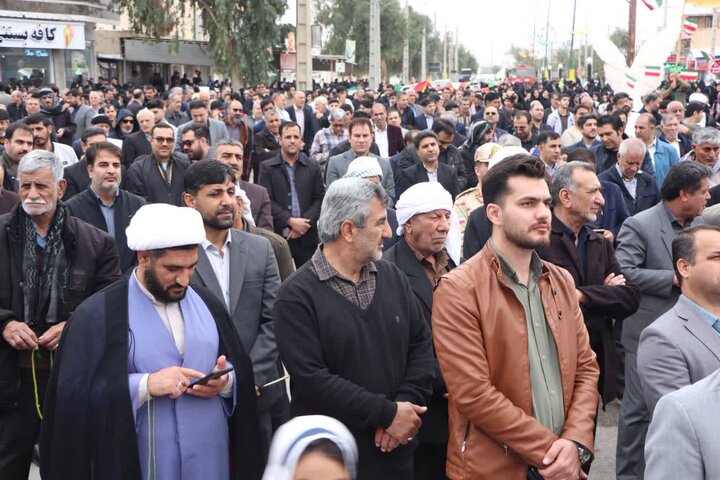 تصاویر/حضور مردم شهرستان مهران در راهپیمایی ۲۲ بهمن