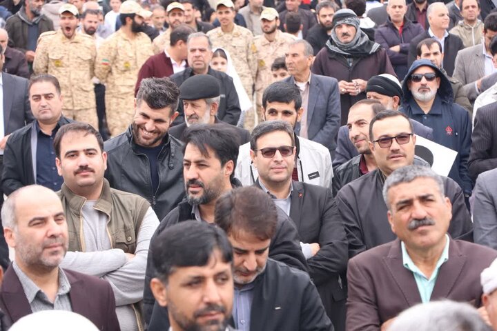 تصاویر/حضور مردم شهرستان مهران در راهپیمایی ۲۲ بهمن