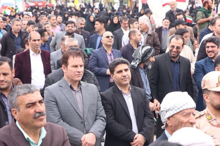 تصاویر/حضور مردم شهرستان مهران در راهپیمایی ۲۲ بهمن