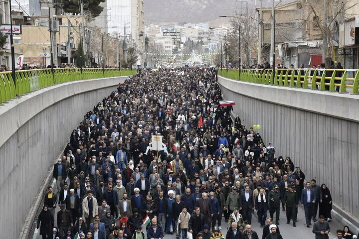 تصاویر/خروش مردم ایلام در یوم‌الله ۲۲ بهمن