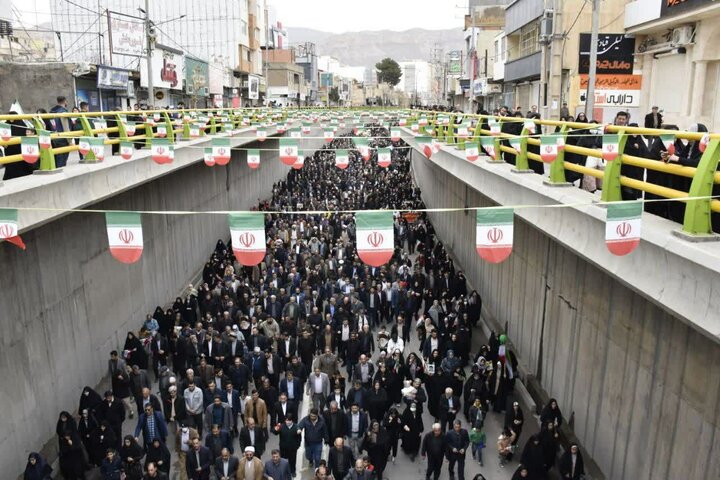 تصاویر/خروش مردم ایلام در یوم‌الله ۲۲ بهمن