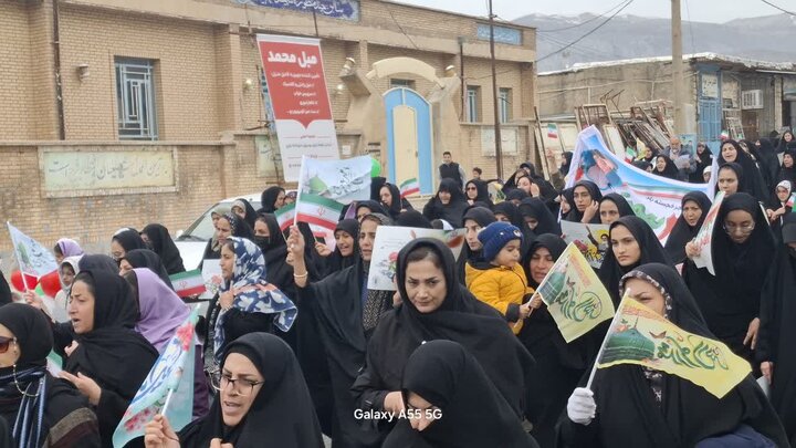 تصاویر/ راهپیمایی یوم الله ۲۲ بهمن در بدره