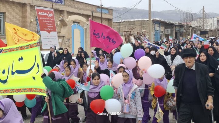 تصاویر/ راهپیمایی یوم الله ۲۲ بهمن در بدره