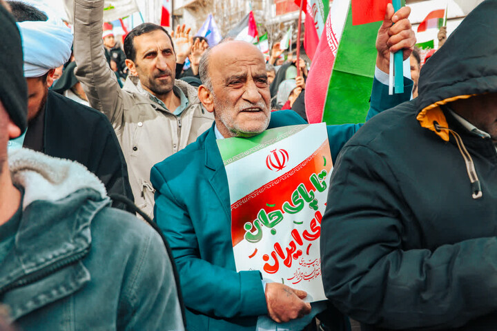 تصاویر | خروش مردم انقلابی در راهپیمایی یوم الله ۲۲ بهمن ماه در زنجان