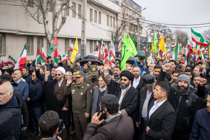 تصاویر | خروش مردم انقلابی در راهپیمایی یوم الله ۲۲ بهمن ماه در زنجان