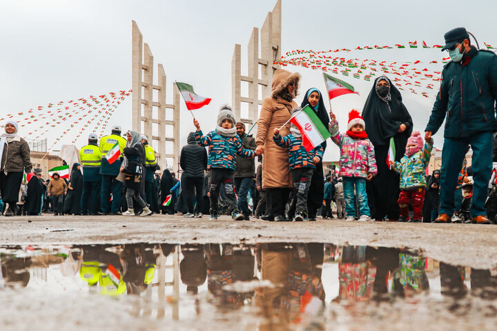 تصاویر | خروش مردم انقلابی در راهپیمایی یوم الله ۲۲ بهمن ماه در زنجان
