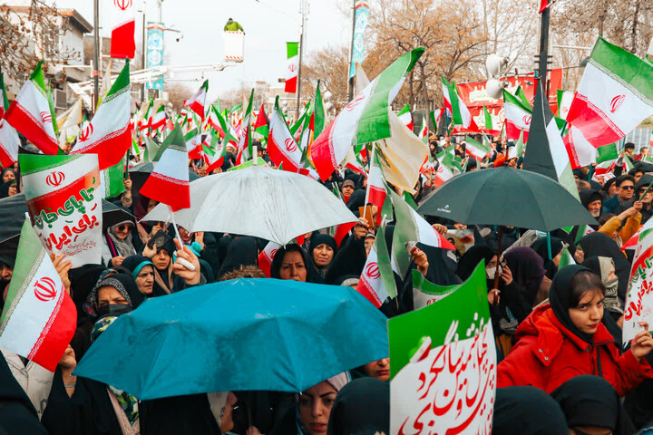 تصاویر | خروش مردم انقلابی در راهپیمایی یوم الله ۲۲ بهمن ماه در زنجان