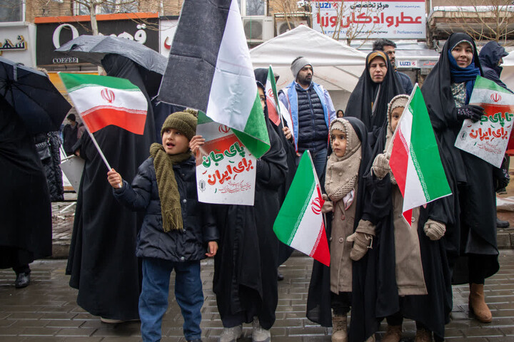 تصاویر | خروش مردم انقلابی در راهپیمایی یوم الله ۲۲ بهمن ماه در زنجان