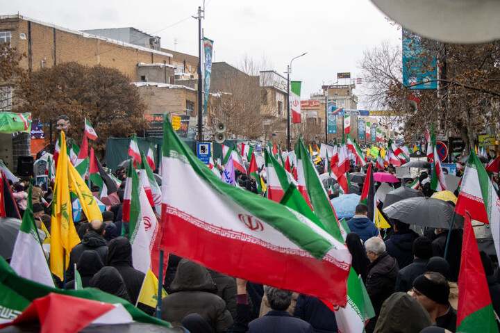 تصاویر | خروش مردم انقلابی در راهپیمایی یوم الله ۲۲ بهمن ماه در زنجان