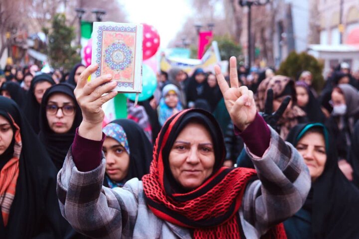 تصاویر/ حضور پرشور مردم شهرستان خوی در راهپیمایی ۲۲ بهمن