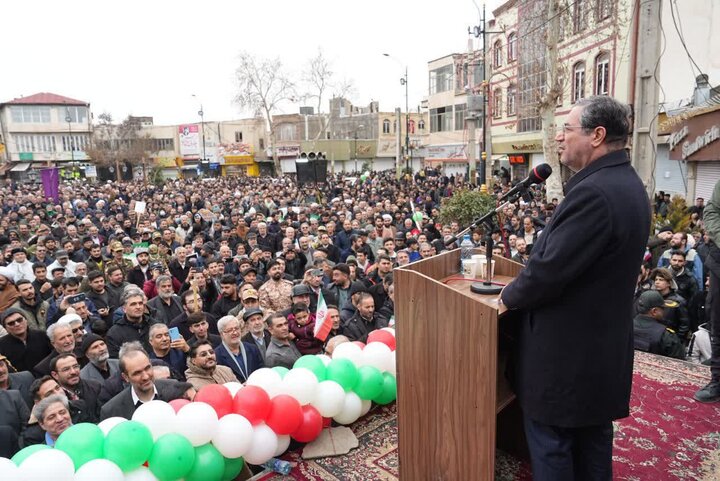 تصاویر/ حضور پرشور مردم شهرستان خوی در راهپیمایی ۲۲ بهمن