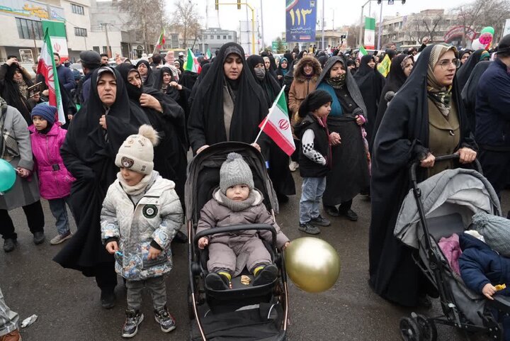 تصاویر/ حضور پرشور مردم شهرستان خوی در راهپیمایی ۲۲ بهمن